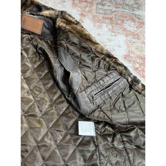 Outback Trading Company Fire Tail Vest Womens Size L Faux Fur - Picture 5 of 10